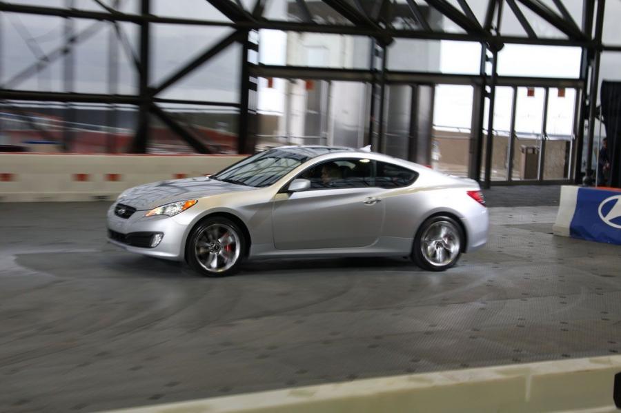  Hyundai Genesis Coupe 2010 года  (фото 290 из 300)